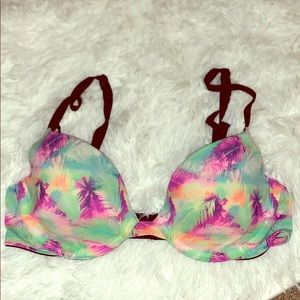 Victoria’s Secret Bra, 32A, light worn and washed!